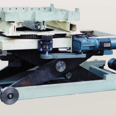 Movable arbor lifting table