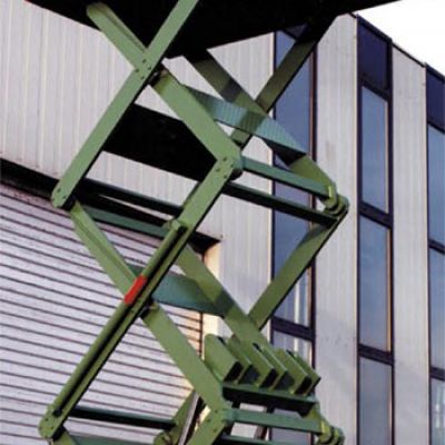 Triple scissors lifting plate