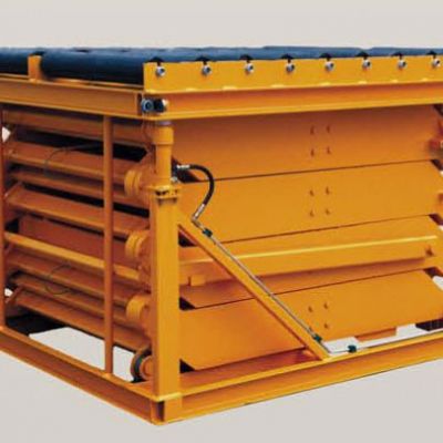 Quad scissors lifting table